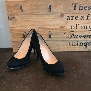 Black Guess Suede Heels